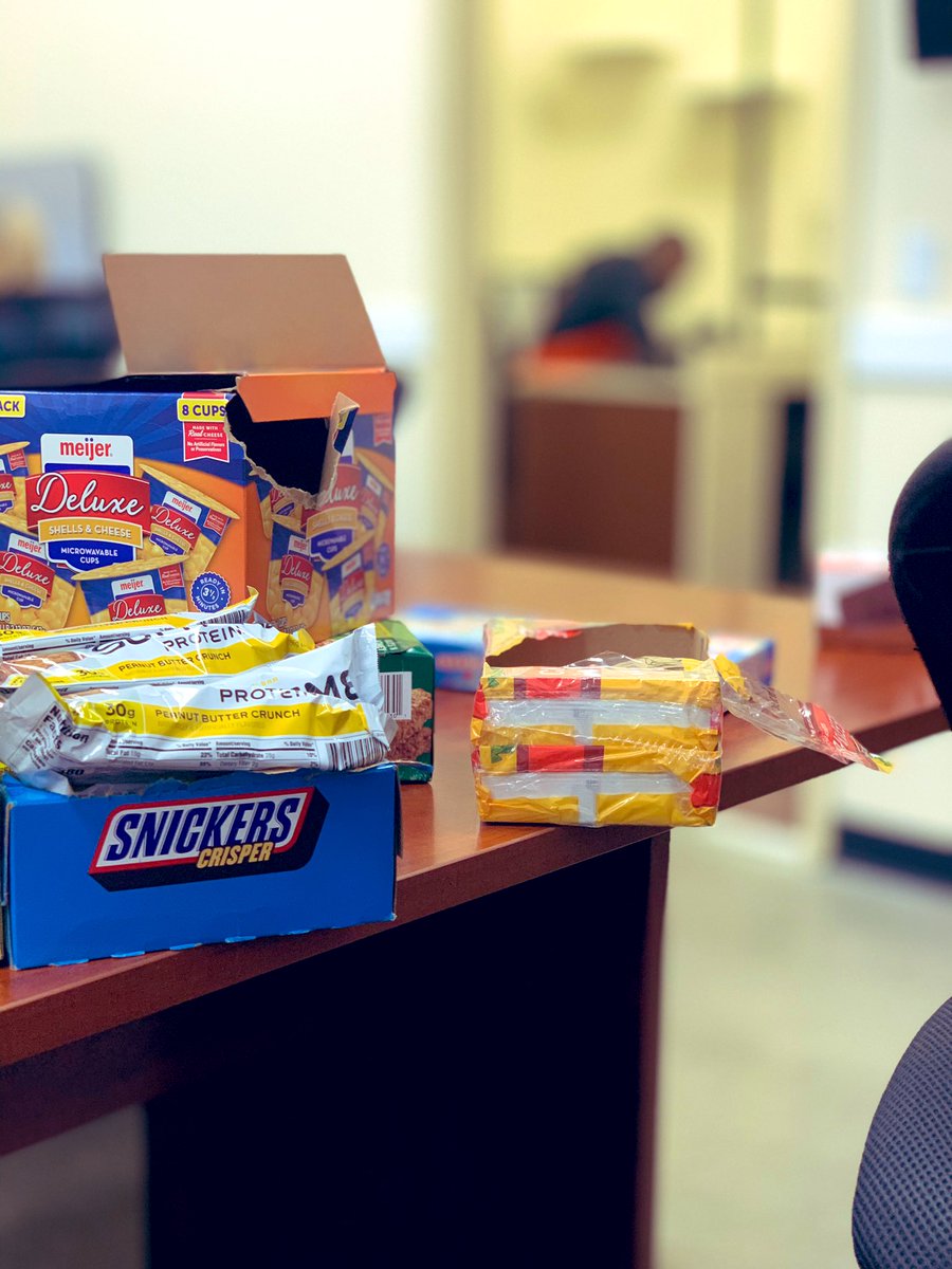 KHd2727's tweet photo. A special shoutout to @2727realmccoy ....James is always behind the scenes helping. Thanks for stocking the homer pantry. @JuanitaQ1 @XKerrigan @SallyGansior https://t.co/4WdxNiQO0C