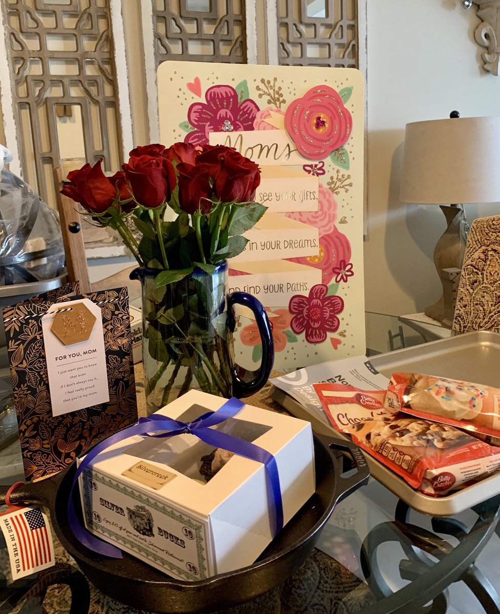 mikel_ann's tweet photo. I’m getting a theme from my son’s gifts....He really missed me when I was in Florida for 5 weeks! Or at least my cooking! 🤣😂 Makes coming home a month early so worth it! ♥️ #ironskillet #bakingsheet #cookies 🌹💗 https://t.co/kS1Zj4Escp