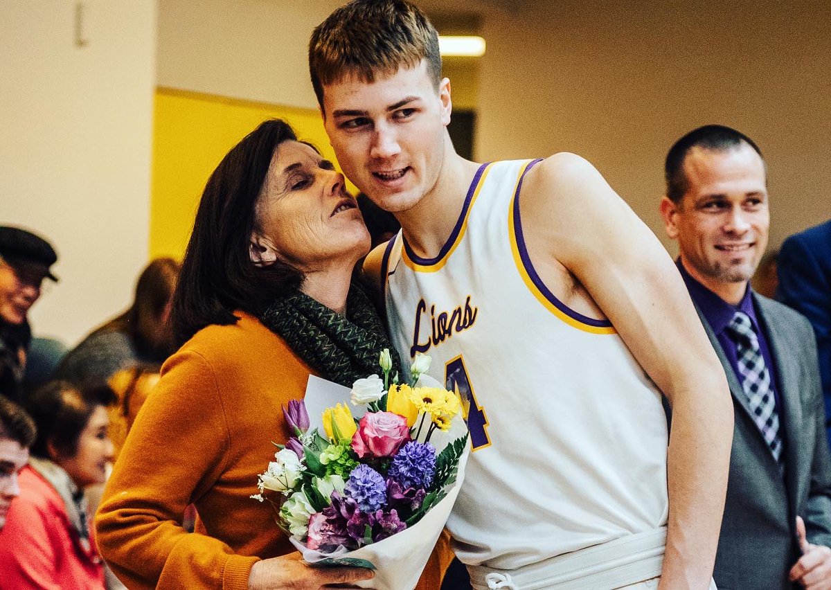 EmersonLions's tweet photo. To all of the amazing mothers of our student athletes, we want to wish you the happiest mother's day 💜 https://t.co/zzIfq2fwbu