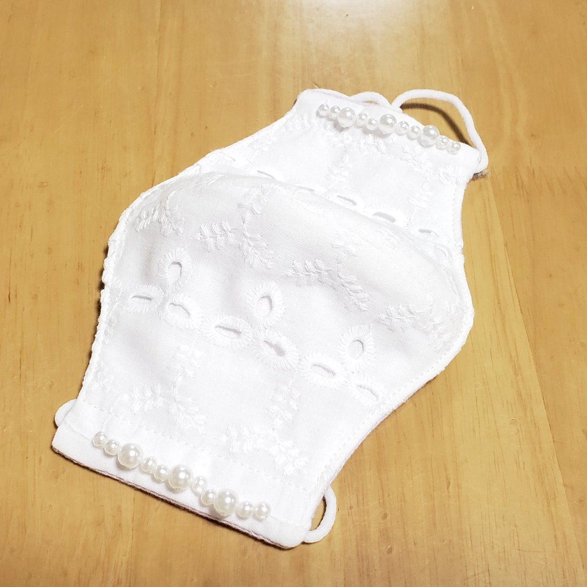 AtomTomato0117's tweet photo. 母の日なのでいつも優しくしてくれるお友達のお母さんにちょっと乙女なマスクを作ったよ 😷🐚✨ 喜んでもらえるといいなー。 https://t.co/k35Fd0tk6g