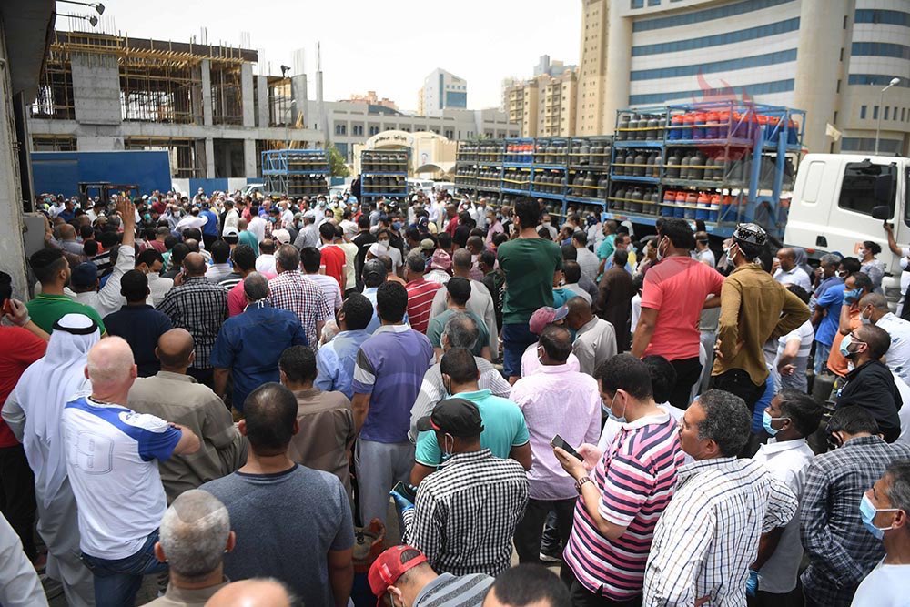 mansour_alnzhan's tweet photo. -عدم توفير الكمام والقفاز  للمواطنين
-رفض المستشفيات استقبال المصابين بكورونا
-السكوت عن التزاحم وتجاوز العائدين رغم تكرارها
-التوسع بتصاريح الاشخاص وتوصيل الطلبات
-عدم استخدام المستشفيات والمحاجر الموقته
-التساهل بالحظر المناطقي

•قرائن علي اتباع (سياسة القطيع) دون تصريح واعلان https://t.co/kXenuc0vNs