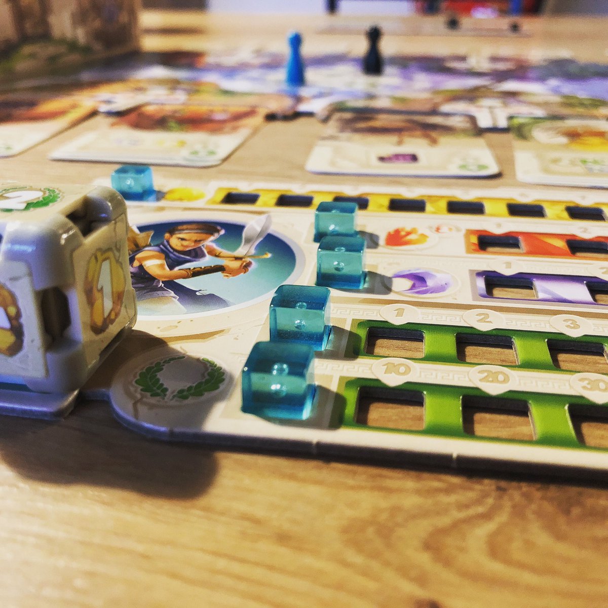 Hamtaro's tweet photo. Petite partie de #diceforge du soir en souvenir du @festival.jeux.flip 2019 ! ;) #dicebuilding #j2s #boardgames #juegosdemesa #brettspiel https://t.co/vFouW9cuqr