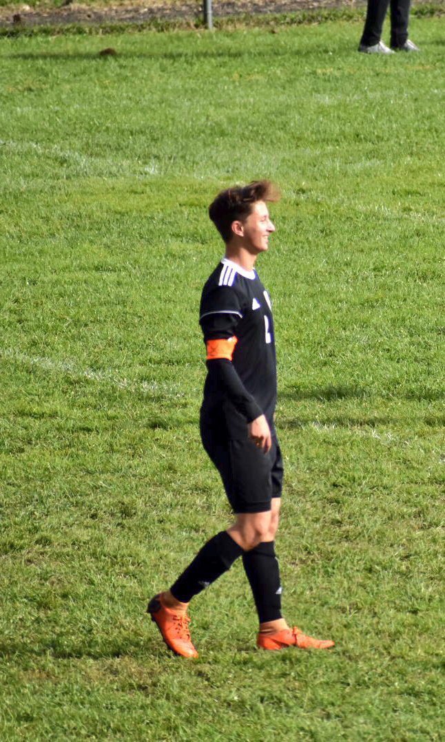 mario_puletti's tweet photo. I woke up today missing the feeling of a high school soccer game day, miss that team and that feeling https://t.co/1bz74Mv4BP