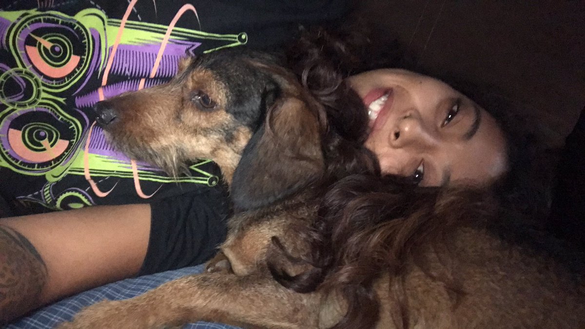 Raqueliwizs's tweet photo. Ya no aguanto mas una noche de #insomnio y semana laboral :3 feliz día #mamacitas les dice el #bachas https://t.co/weq976XiIo