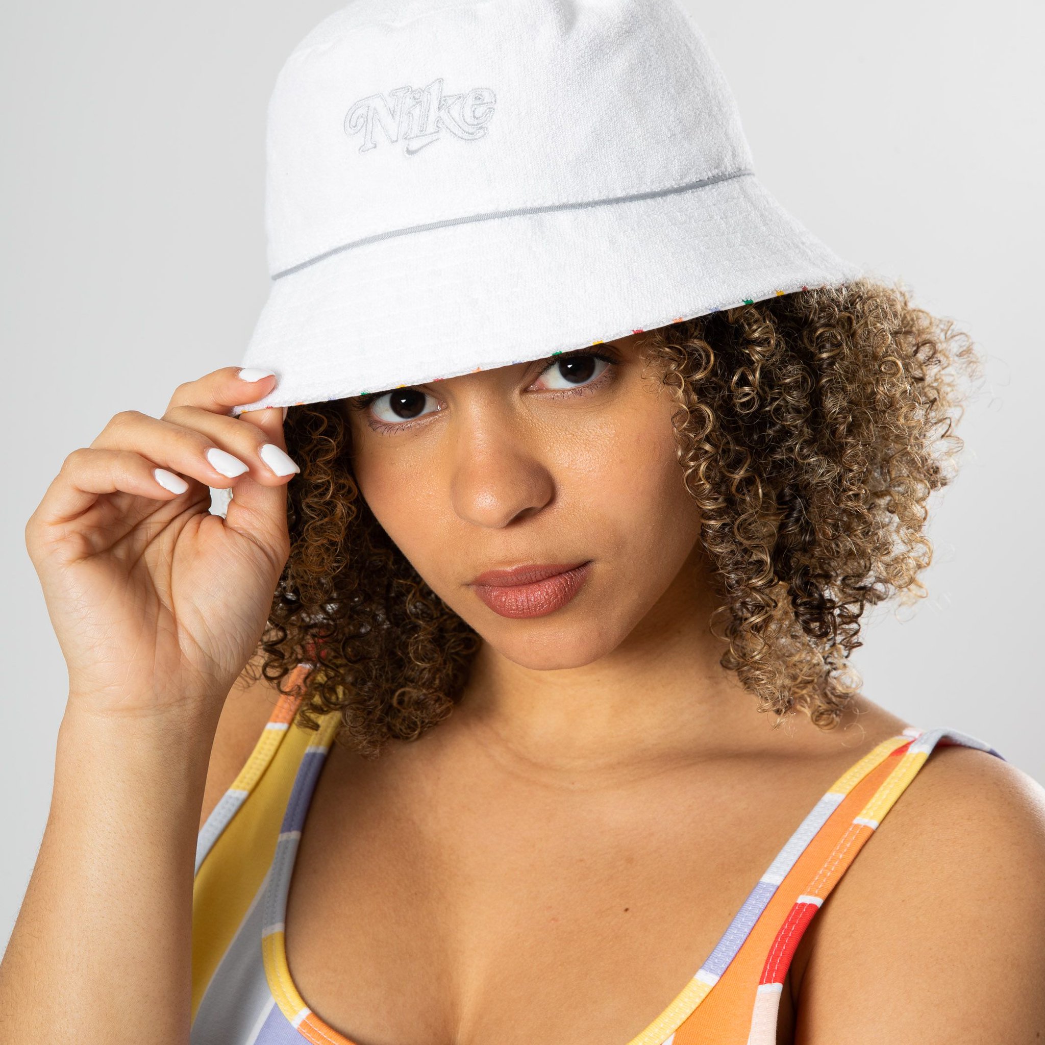 nike retro bucket hat