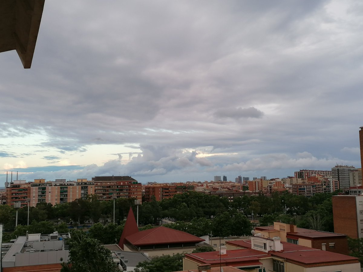 Nuvols a Porta ( Nou Barris) #eltempstv3 <a href="/btveltemps/">btv el temps</a>