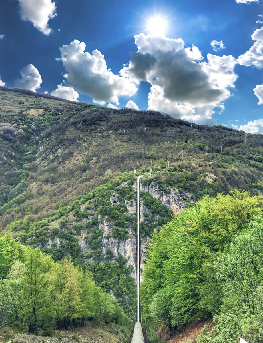 Hidroelektrik santrali,su boruları.
Şar DAĞI’nın etekleri MAVROVA/ GOSTİVAR...