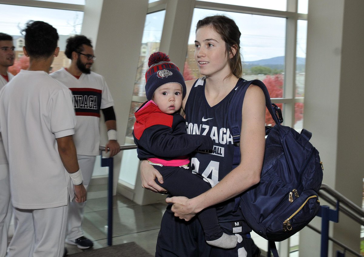 Special Mother’s Day shoutout to @kcampbell_3 who raised her daughter while balling out for GU and earning her degree, as well as national academic honors. A true superhero. #MothersDay #GoZags