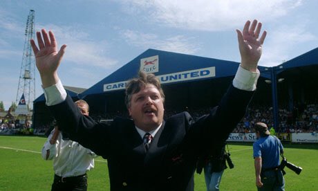 Προπονητής της εκείνη την σεζόν ήταν ο Nigel Pearson , νυν της Γουότφορντ σε μια άσχημη κατά βάσει χρόνια για τον σύλλογο γεμάτη γκρίνια για τον τότε πρόεδρο Michael Knighton (φωτο) που ήταν λογική συνέπεια της κακής αγωνιστικής εικόνας της ομάδας.