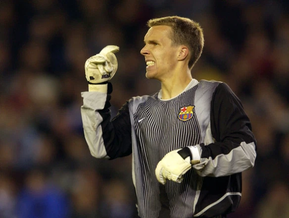 When Robert Enke played under Louis Van Gaal at Barcelona, he was publicly lambasted by Van Gaal following a poor game, and he was eventually dropped from the first team. Enke was aware of the mental toll football can take on youngsters and sought to protect Ulreich.