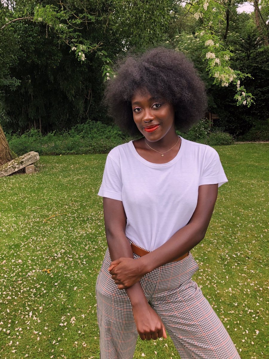 SlrdJustine's tweet image. Mon plus gros complexe a toujours été mes cheveux. Pourquoi ? Parce qu’un jour des petits mecs de l’école m’ont fait remarquer qu’ils n’étaient pas pareils que ceux des autres et que c’était un peu gênant.