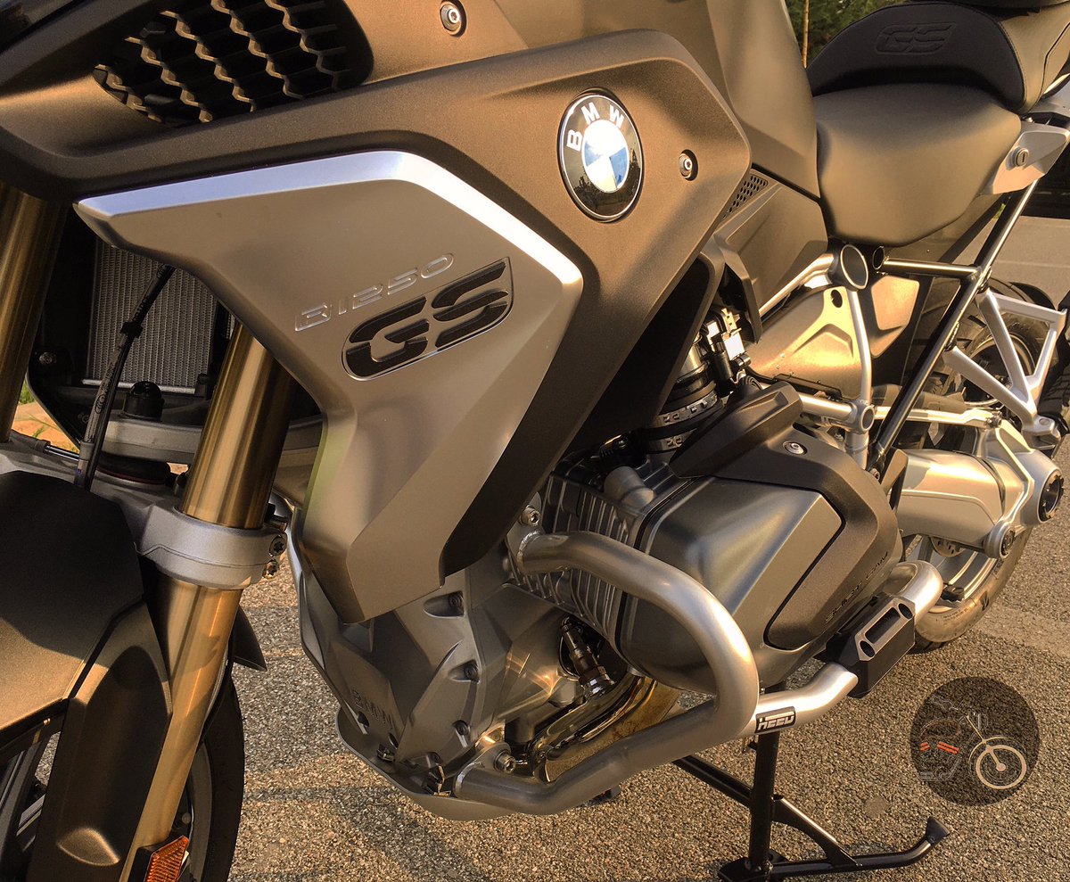 MotoTouringDay's tweet photo. Tramonti riflessi 🔥
#mototouringday #reflex #picgs
#mtd #motogs #mototouring https://t.co/ZvIFFDYKQg
