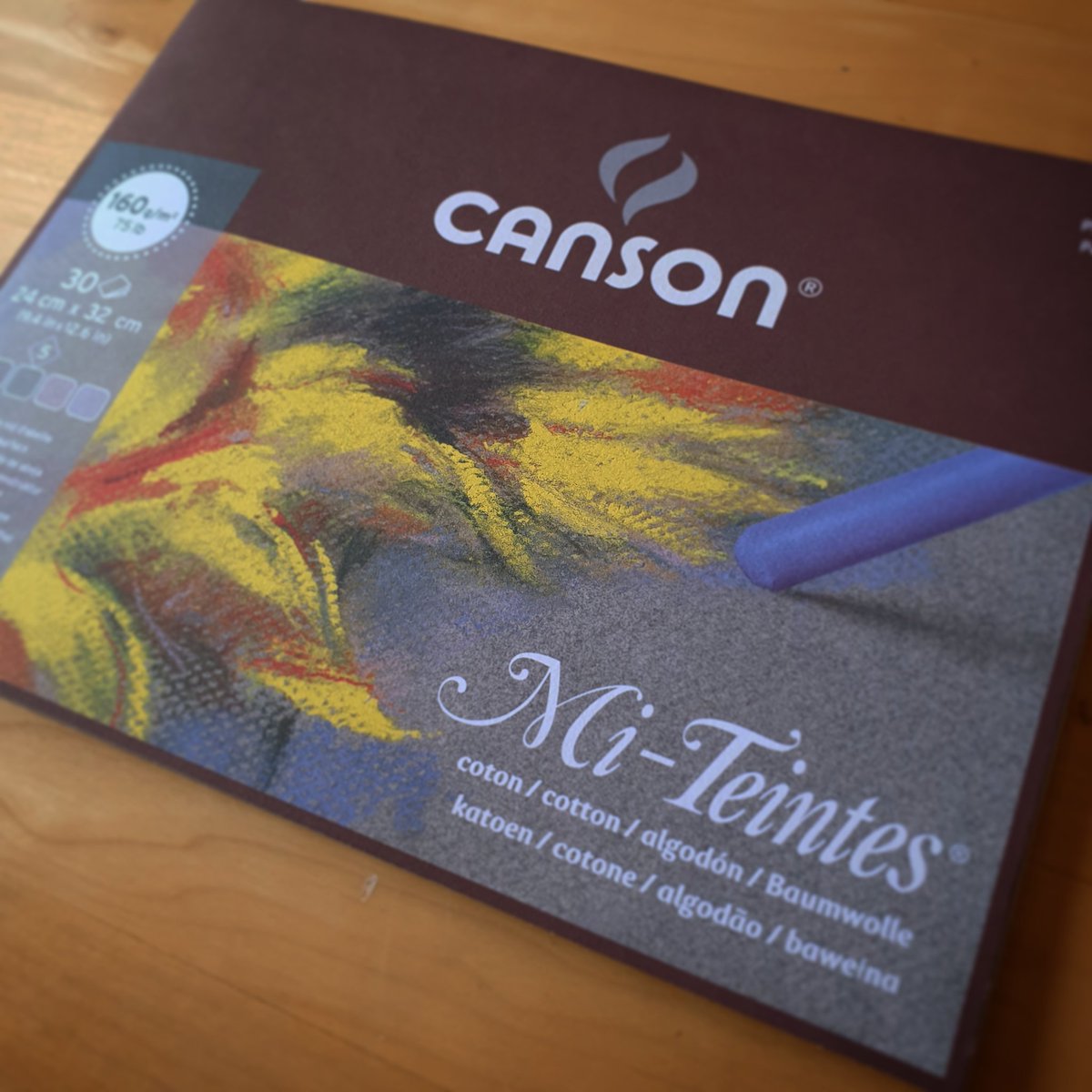 sbarkerpetart's tweet photo. Trying a new paper, thought I'd give it a go after plenty of research and indecision.
It'll be interesting to see how it performs.
#cansonpaper #miteintes #miteintespaper #drawing #colouredpencildrawing https://t.co/3uxC0stu6m