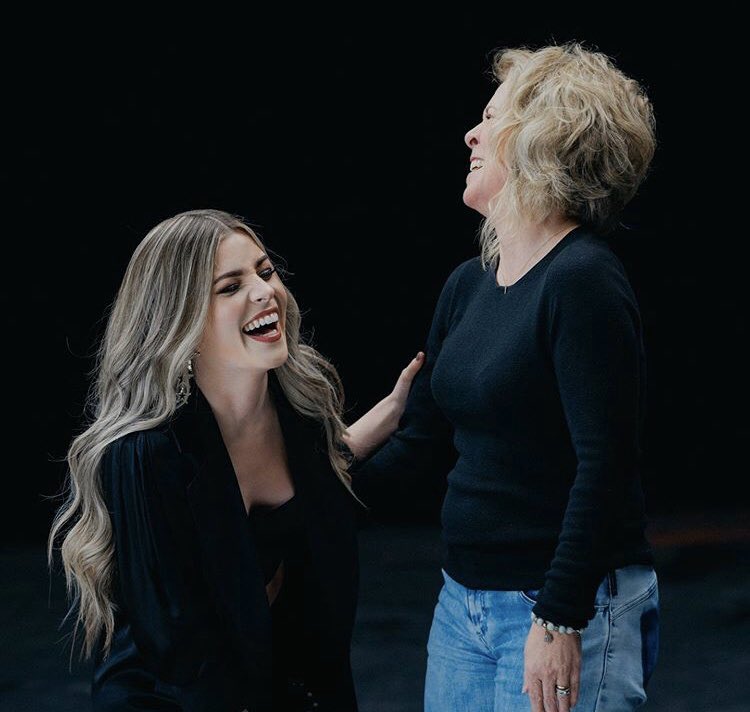 TenilleNation's tweet photo. 💐 Happy Mother’s Day to all the mothers out there! We see you, we appreciate you, and we love you! 💐 
.
.
Be sure to share @TenilleArts’ beautiful song #CallYouNames with your mothers/grandmothers/mother figures today. ❤️ https://t.co/BLCCoyk8wI