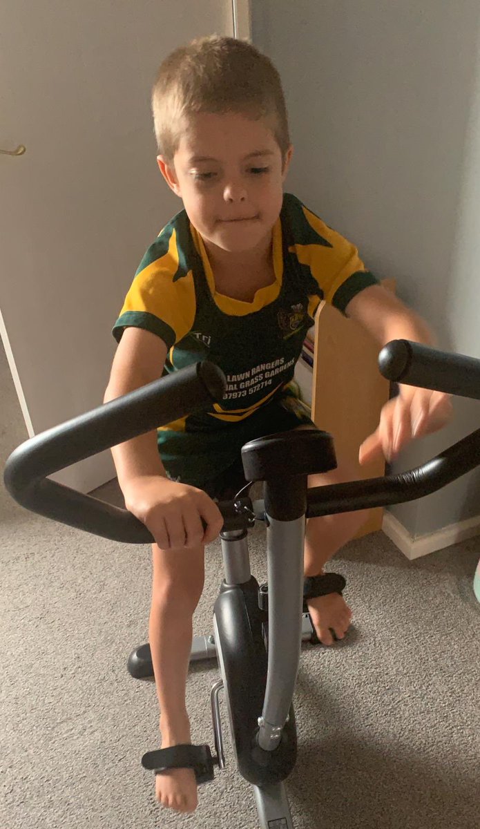 bridgendathrfc's tweet photo. After hitting our 1000 mile target on Thursday we decided to go for 1750 and tonight the boys have come through with Olly Holman of the U7s taking us over the line #OneClub 🔰 https://t.co/nHF5M1JiXJ