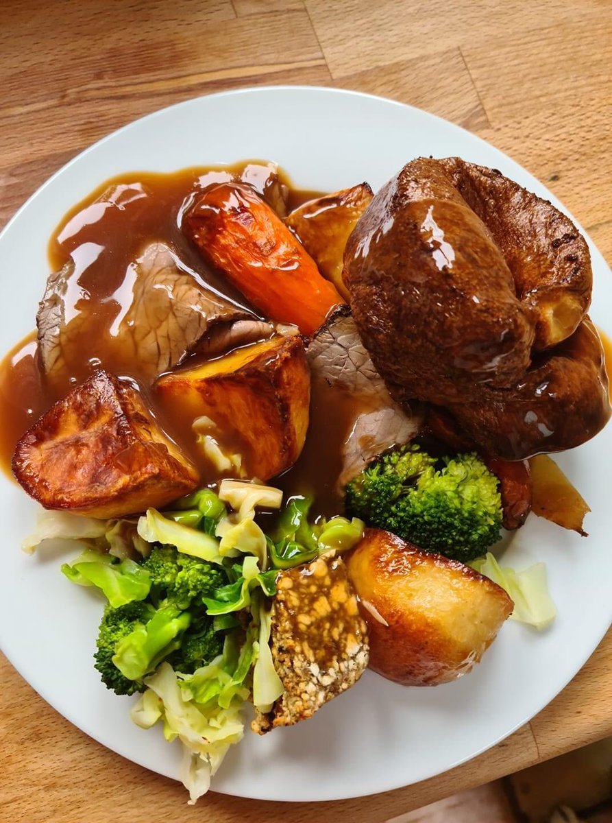 SBCowandPlough's tweet photo. Fantastic seeing so many photos &amp; lovely comments of your take away Sunday Lunches today! Same time next week?! Oh go on then! Place your orders now by emailing cowandplough@steamin-billy.co.uk thanks to everybody who has supported us! #sundaylunch #takeaway #supportlocal #food https://t.co/XnnQZoO881