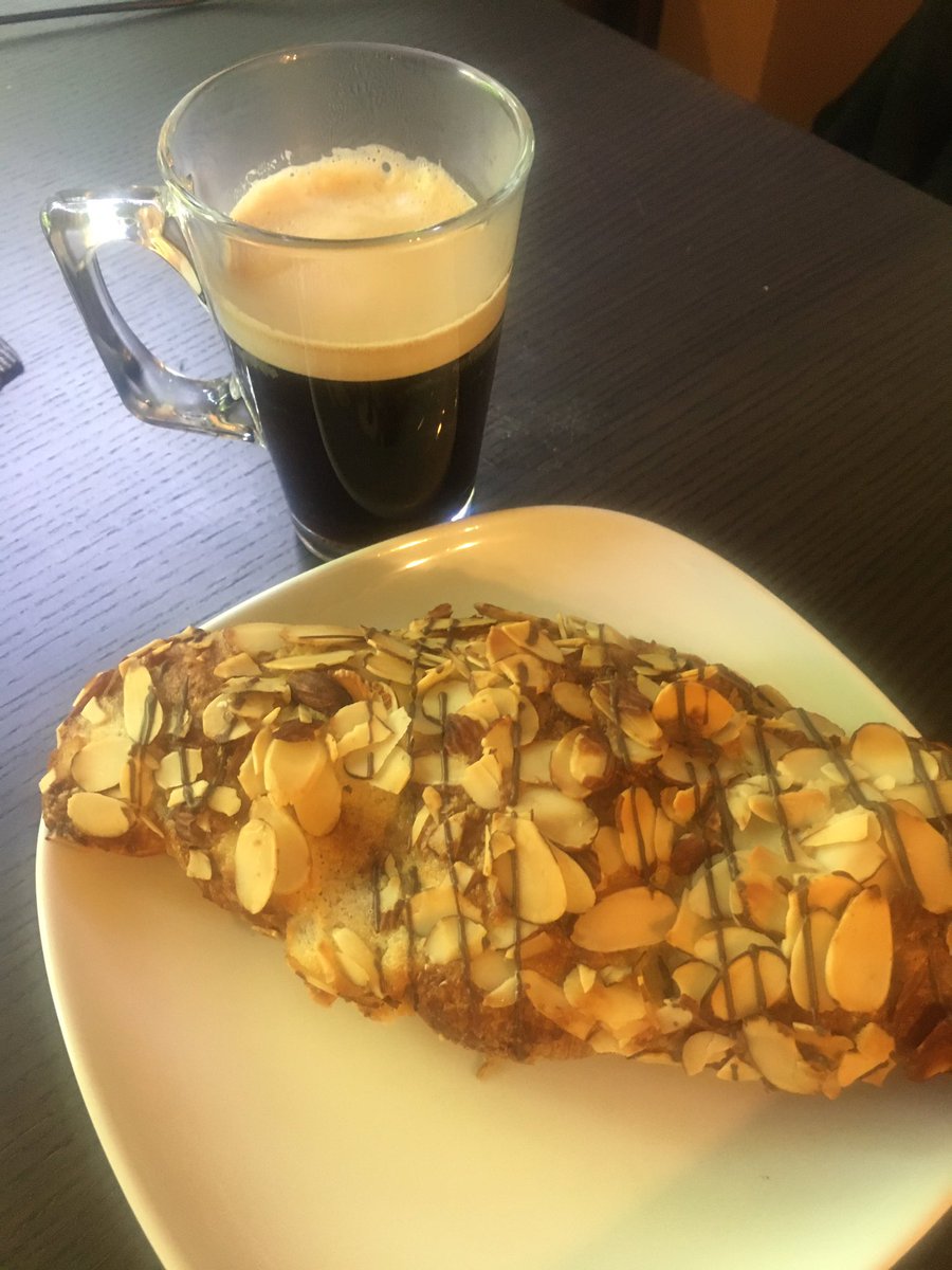Sam_James23's tweet photo. .@maxsdeli is openish 
i’ve missed my fave sunday treat. 

i see light 🙂 https://t.co/igBaBDwFXW