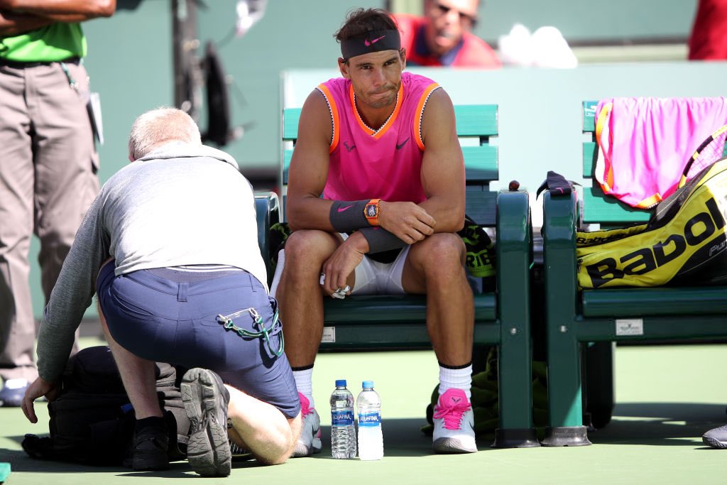 Indian Wells starts. Rafa looks well but in the QF match against Khachanov his knee bothers him. He finishes the match winning it but has to withdraw from the following sf against Roger.R1 Donaldson 6-1/6-1R2 Schwartzman 6-3/6-1R3 Krajinovic 6-3/6-4QF Khachanov 7-6/7-6RET.