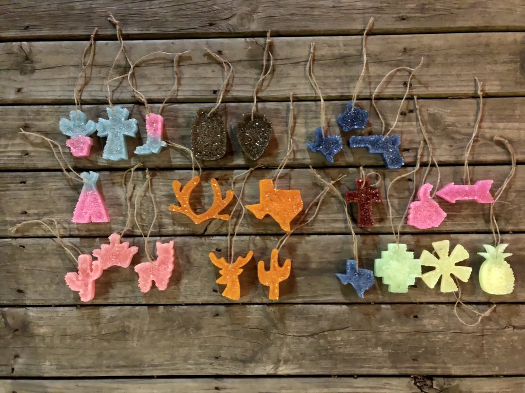 CreationsSweetT's tweet photo. Happy Mother’s Day🌸💕
• Starting a small business was a leap of Faith and I’m beyond blessed with the outcome so far. 
God is so so good!
These freshies made so many momma’s happy today😊
I have so many new scents and colors I can’t wait to share⭐️ https://t.co/aNHRMLHZzF