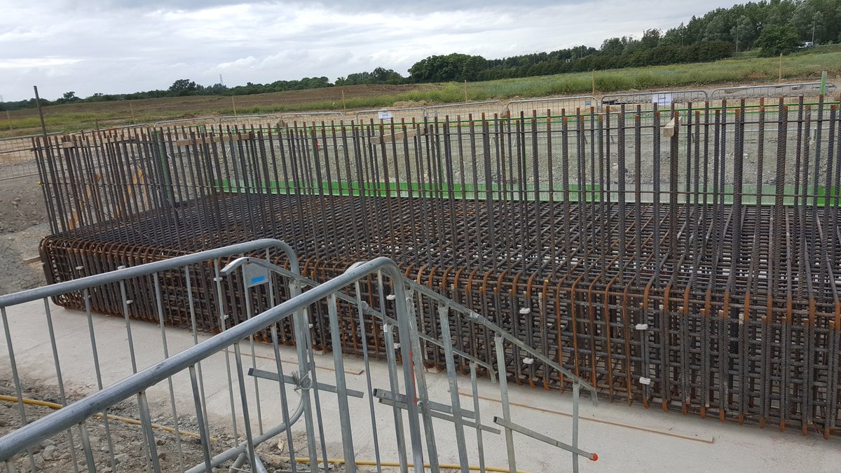 This bridge has similar principles to BN25 - foundations are two rows of 30m deep reinforced concrete piles tied together with a pile cap - this is the reinforcement for the pile cap which spreads the loads over the piles /33