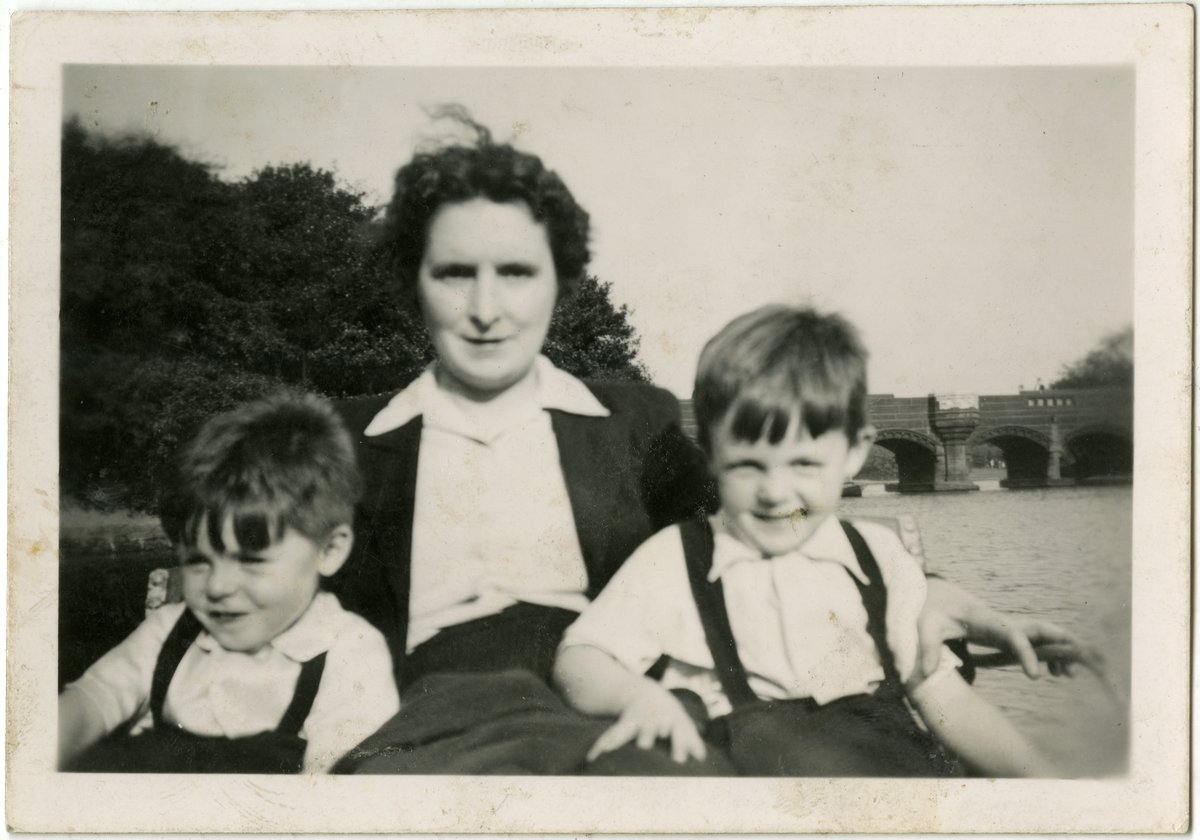 PaulMcCartney's tweet photo. Wishing Mothers all over the world a Happy #MothersDay - Paul https://t.co/CBwEjfYWpv