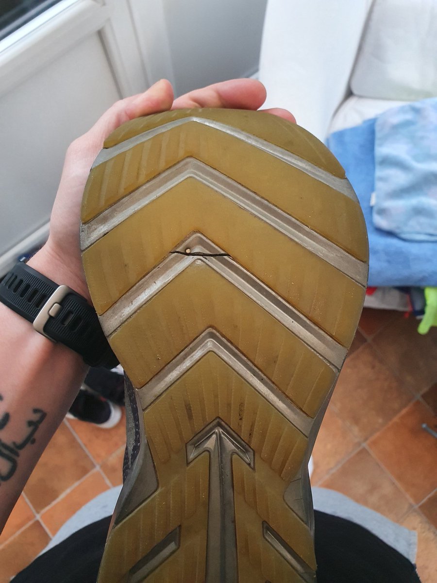 ChrisAllan86's tweet photo. 5 months and only around 300km in and my beloved Brooks Levitate 2 have completely failed me...Surely this shouldn't happen!? Very disappointing @Brooksrunninguk @brooksrunning #brookslevitate #brooksfail #newrunnersplease https://t.co/pv9qQpwT4y