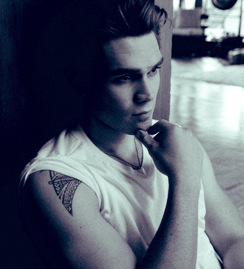 𝚒𝚝’𝚜 𝚗𝚘𝚝 𝚕𝚒𝚔𝚎 𝚝𝚑𝚎 𝚜𝚝𝚘𝚛𝚒𝚎𝚜
                 𝚒𝚝’𝚜 𝚗𝚎𝚟𝚎𝚛 𝚕𝚒𝚔𝚎 𝚠𝚑𝚊𝚝 𝚝𝚑𝚎𝚢 𝚜𝚊𝚒𝚍.