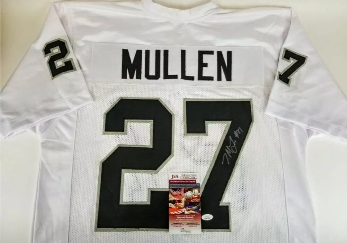 Doing an appreciation Giveaway of my Trayvon Mullen autographed Jersey.. To enter, you need to Retweet & Follow. The winner will be chosen in 1 month. Good Luck!! #Raiders