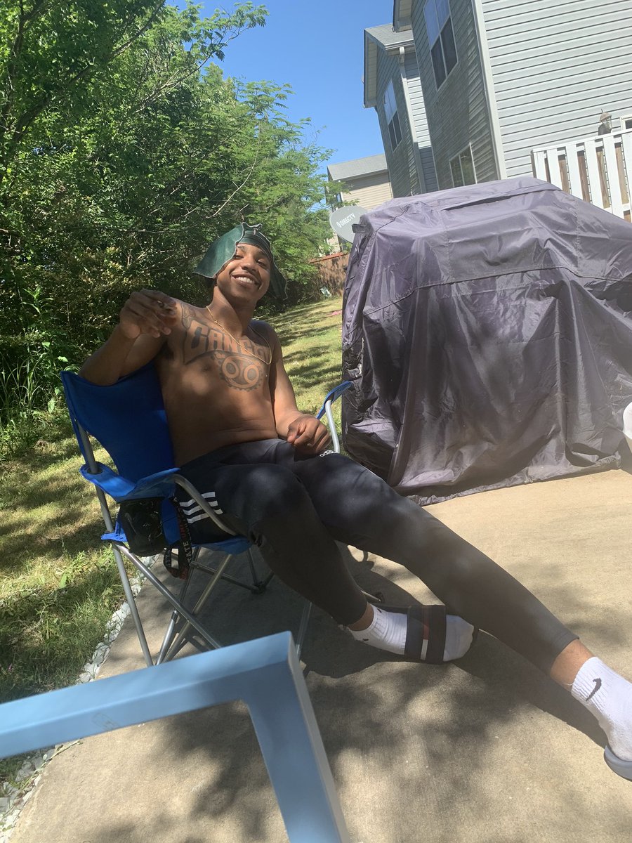 mainmanmell's tweet photo. Mell wyd?
Ya know just chillin outside and shitβοΈ #itshotasf https://t.co/jBNdTroJKm