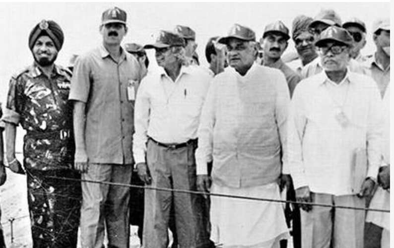 22 Years back today (11-May-1998), under leadership of late PM Sh. AB Vajpayee, India re-assured position as  #NuclearPower by stunning series of nuclear test in  #Pokharan (II).Precisely, 3 test (Shakti-1,2,3) on 11th & 2 test (Shakti-4,5) on 13-May. Feat stunned the world. Cont..