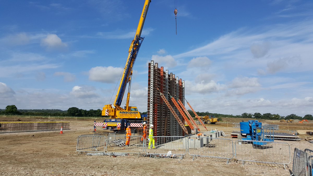 The back shutter for the abutment wall is lifted into place and the prefabricated steel mat is lifted and tied to the starter bars. U-bars at either end fixed to tie back & front mats together and voila, the reinforcement for the abutment wall is complete! 40/