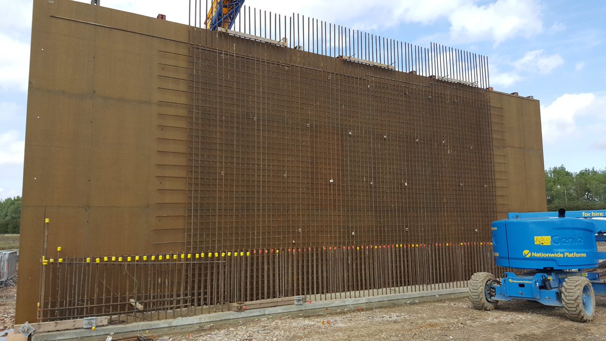 The back shutter for the abutment wall is lifted into place and the prefabricated steel mat is lifted and tied to the starter bars. U-bars at either end fixed to tie back & front mats together and voila, the reinforcement for the abutment wall is complete! 40/