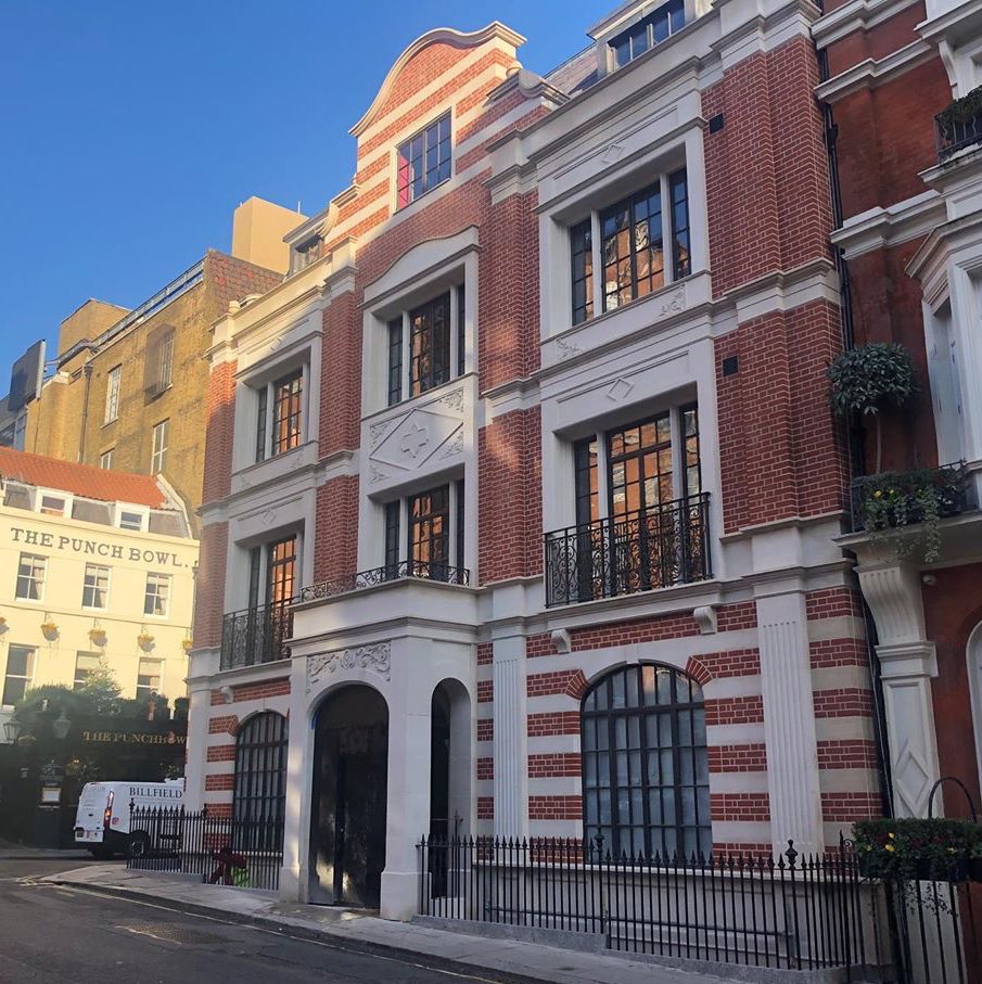 Arch_Revival_'s tweet photo. This is a brand new building in Mayfair, London.

Once again, showing us that new buildings don’t have to be soulless glass and steel boxes.

Beauty and Tradition matters. https://t.co/AXYArSKqiA