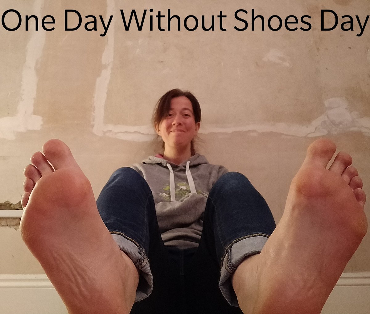 MillingtonSally's tweet photo. I kid you not, 10th May is another foot related day. It might just sweep you off your feet as it's quite specifically strange. It's a day many of us have possibly been observing since we went into lockdown. It's  #onedaywithoutshoesday 🤷🏻‍♀️😀👣 https://t.co/m7hBH1tk8q