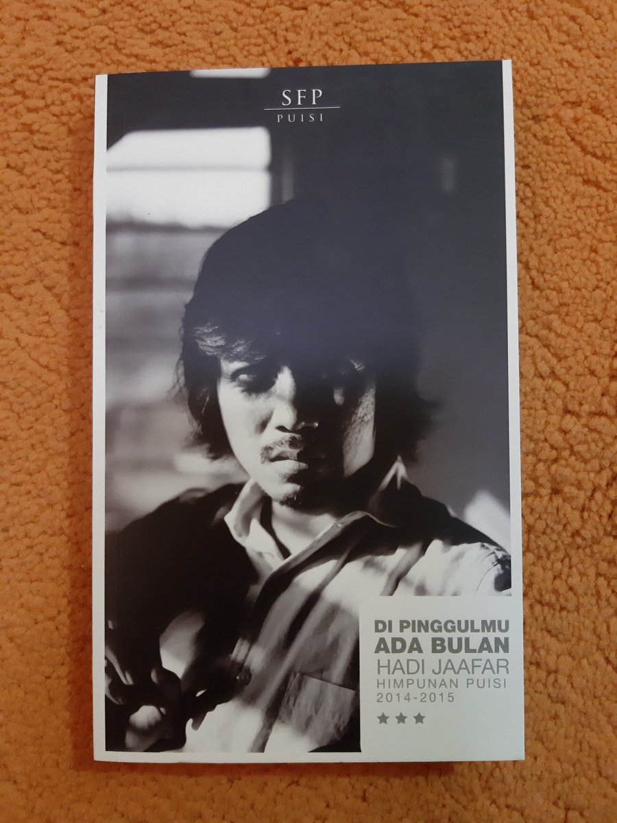 selutpress's tweet photo. Hadi Jaafar. Penyanyi utama kugiran Laila's Lounge yang popular dengan lagu Mawar Khayalan. Dan ini buku puisi beliau. Jika mahu sila komen 'HADI'. Lihat thread untuk membaca puisi. https://t.co/rr709w0WWH