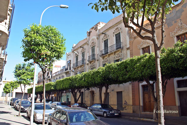 Cuando fui a vivir a Melilla, vivimos una temporada en la calle Sor Alegría Nº 2. Resulta que éramos vecinos de un edificio de Enrique Nieto, en Sor Alegría Nº 6.