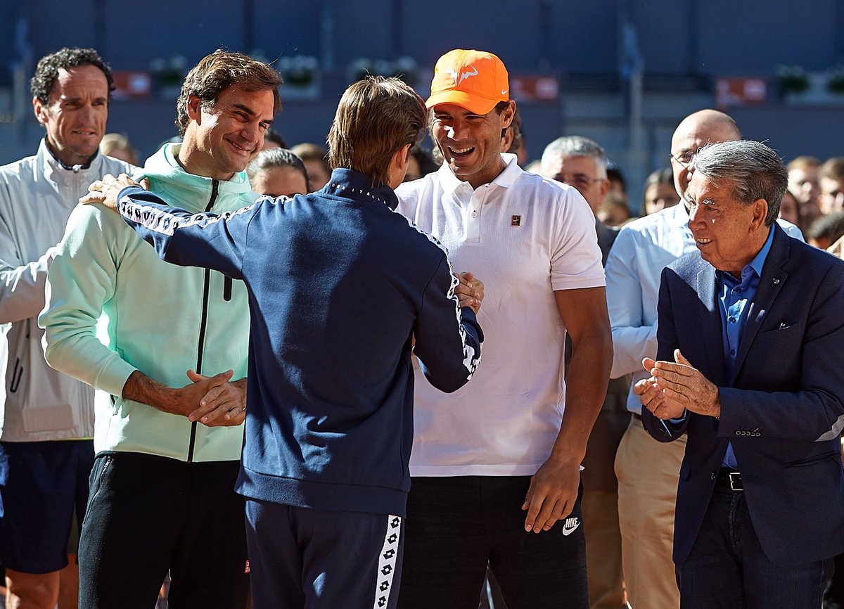 Before the tournament starts, Rafa participates in the ceremony in honor of David Ferrer with Roger and some other players.