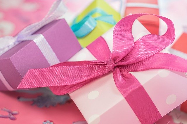 XRiteColor's tweet photo. When you purchase a #MothersDay gift, you want it to be perfect. But what if the gift looks old because the label is off-color? Learn the importance of #colorcommunication in today's #blog:  https://t.co/zHEaiS4B4G https://t.co/g4NzGmtXEH
