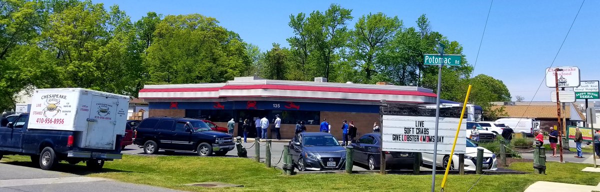 ShopsRiver's tweet photo. Fresh seafood on Mother's day in #edgewater. https://t.co/aMI2PUczrv https://t.co/G1ZyawXP0K