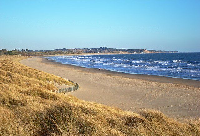 Featuring in @StevenSpielburg #SavingPrivateRyan, Curracloe Beach is easily one of the most famous beaches of Ireland, as well as one of the cleanest! This Blue Flag, soft-sand beach is ideal for swimming and walking with a 7 mile stretch of #sand buff.ly/3bf8Um8