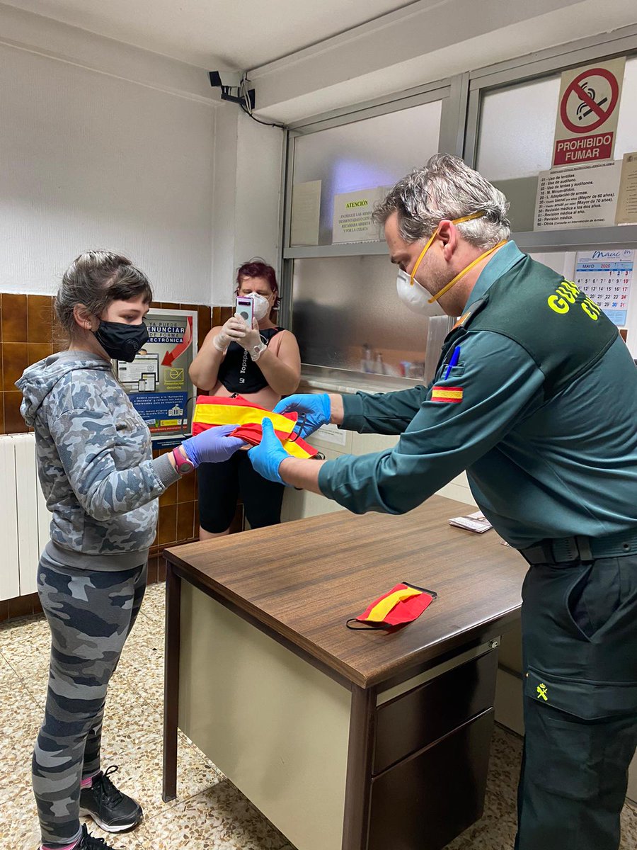 Sporti_5's tweet photo. Por fin llegó el cumple de Naiara FELICIDADES! ella quería celebrarlo de una forma especial, el equipo @Sporti_5 s puso en marcha y no tenemos palabras para agradecer al Alcalde D. F°Javier, al Sargento d la GC Sergio López y resto de la Comandancia de #fuenlabrada por todo💚💙❤️ https://t.co/4PllVMVVpC