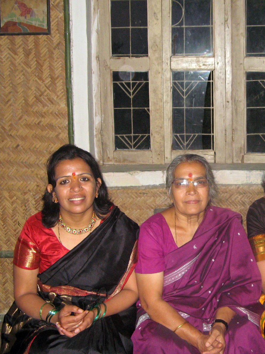 Priyaravi69's tweet photo. Being your daughter is an honor 
#MothersDay 
#HappyMothersDay 
everyone, and to the moms that have passed to sunlights silent grace

Something that you’ve made
with your energy engraved
I felt your face in a garden today 
memories that have passed 
today heaven brings them back https://t.co/pHCXqC0mgq