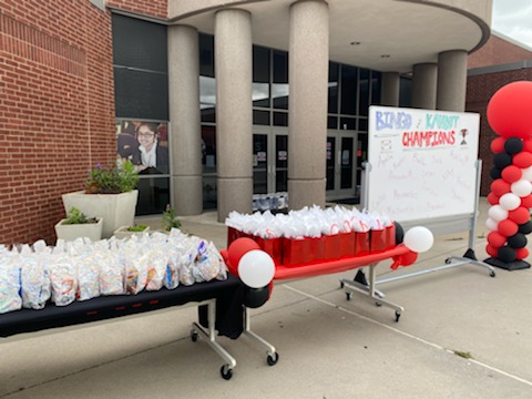 YWLAArnoldGirls's tweet photo. #YWLA admin loves their teachers! They honored them on Friday with a drive through luncheon and bags of goodies! Thanks also to @ywlagppta for the bag of goodies you gave out to staff! #ywla #ywpn #gpisd #GPISDstillLearning #WeAreGPISD #ywlateachersrock https://t.co/IR1mA9UAX9