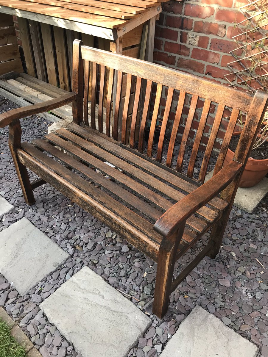 HandymanAmc's tweet photo. Cleaned and restored garden bench. #gardening #gardeners #northtyneside #WhitleyBay https://t.co/SxNXkUX3Ow
