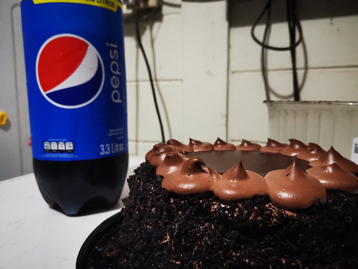 GG_1307's tweet photo. Perdona nuestro pecado san pendejo @JoseNavarroSV.

Pero mi esposo con DUI en terminación 9 decidió que nos venía bien un cake luego de toda la mierda que estamos pasando...

¡Quizás para vos sea innecesario pero aquí se compra lo que se quiere con lo que se gana HONRADAMENTE! https://t.co/liqvKZGi9o