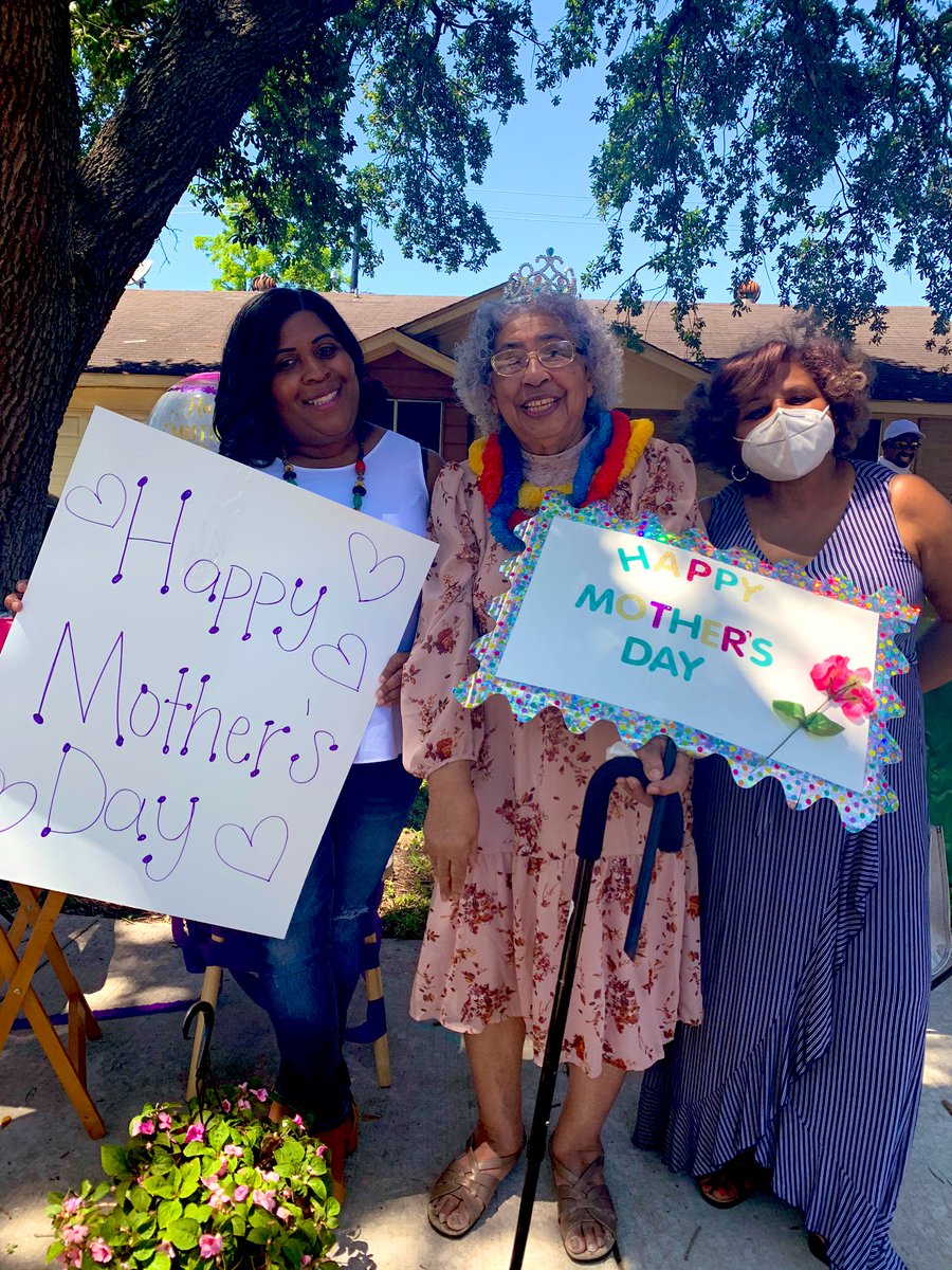 Show us your FUN times with mom! #momlove #socialdistancingfun 💜💐😷 <a href="/KHS_SpeechSquad/">KHS_SpeechSquad</a> <a href="/HumbleISD_KHS/">Kingwood High School</a>