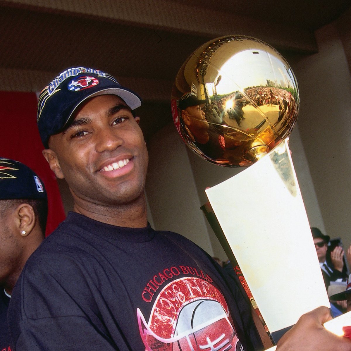 Chicago Bulls on Twitter: "Every team needs that positive & nice teammate like Scott Burrell 🙌 #TheLastDance… "