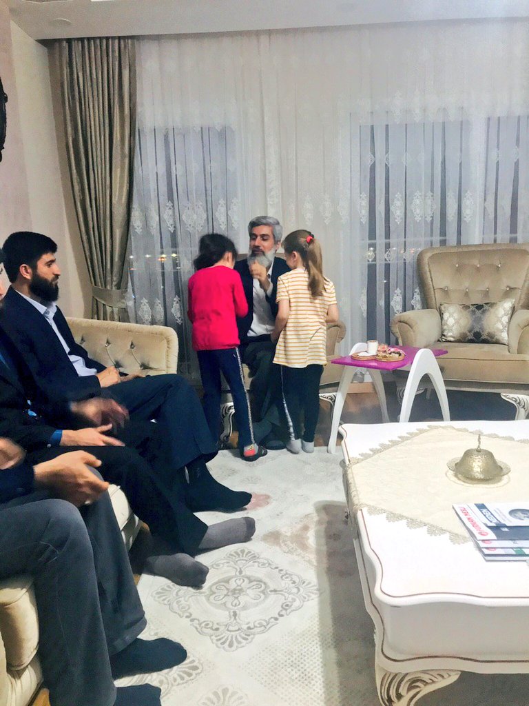alparslankuytul's tweet photo. Alparslan Kuytul Hocaefendi, talebeleri ile sahur yapıp hasbihal etti.

#RamazanRuhunuYaşat https://t.co/LWtmUf0BUx