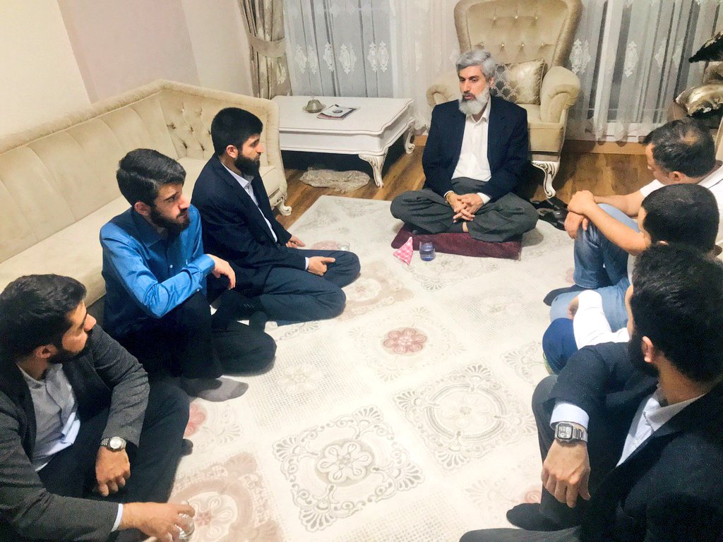 alparslankuytul's tweet photo. Alparslan Kuytul Hocaefendi, talebeleri ile sahur yapıp hasbihal etti.

#RamazanRuhunuYaşat https://t.co/LWtmUf0BUx