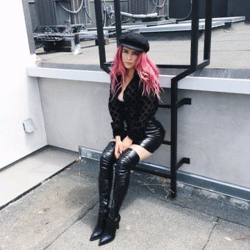 a fucking WOMAN~ feel free to add more photos to this thread